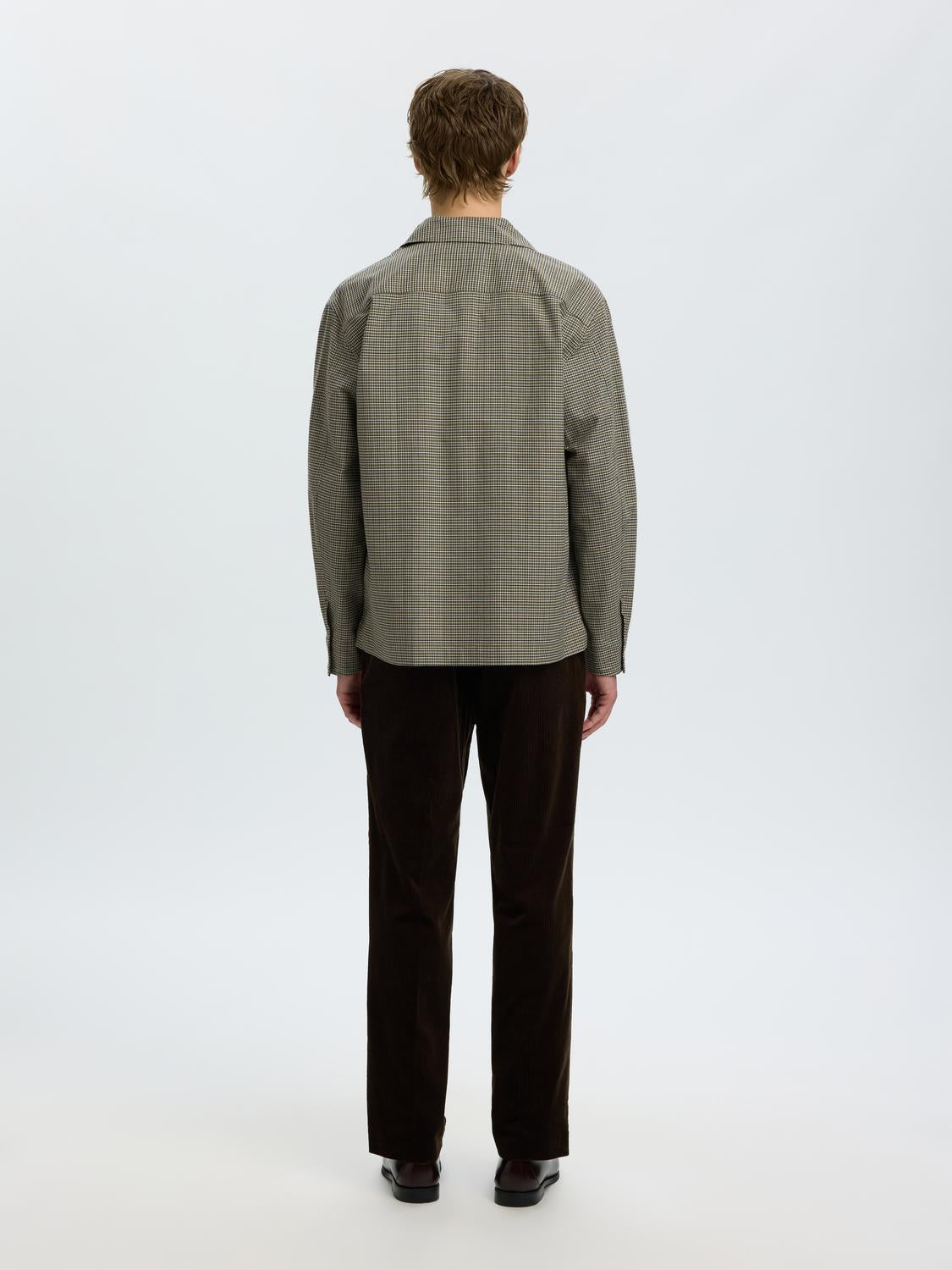 model_shot-back